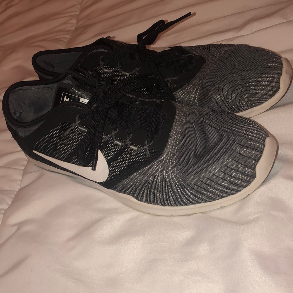Nike tennis shoes